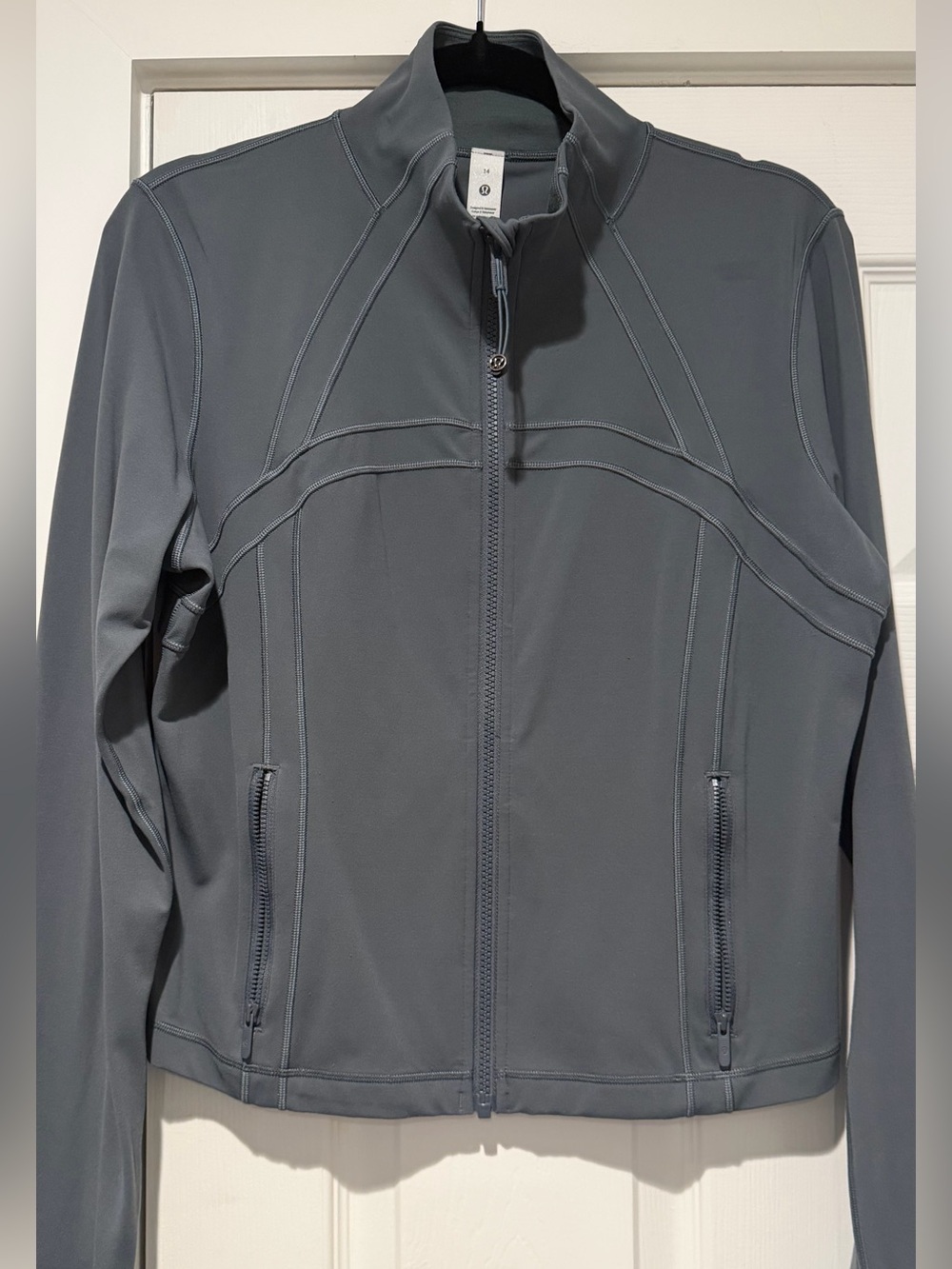 Auth.✅ Lululemon RARE Define Crop Jacket in “Oil Grey” Size 14🩶 - Picture 2 of 8